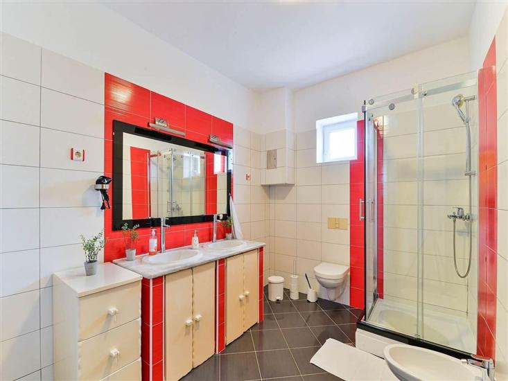 House K1, for 10 persons