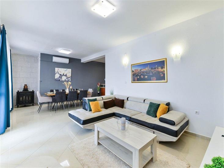 House K1, for 10 persons