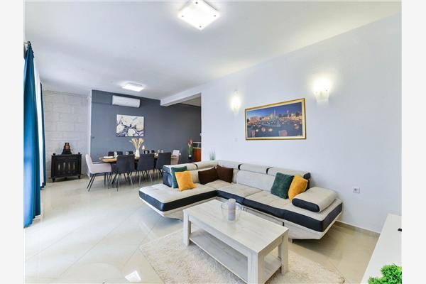 House K1, for 10 persons