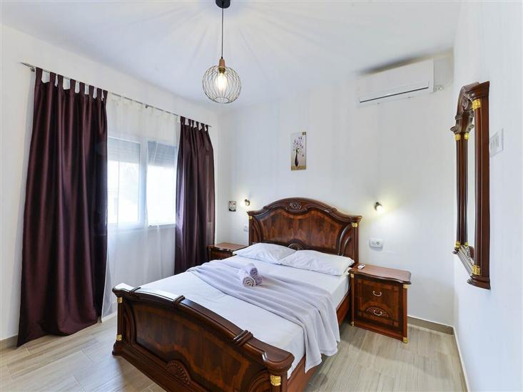 House K1, for 10 persons