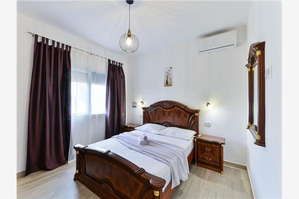 House K1, for 10 persons