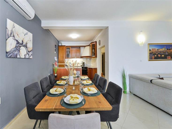 House K1, for 10 persons