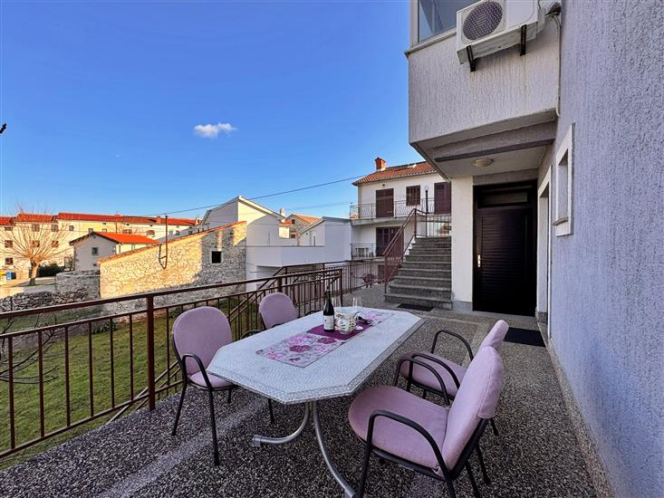 Apartment A1, for 5 persons