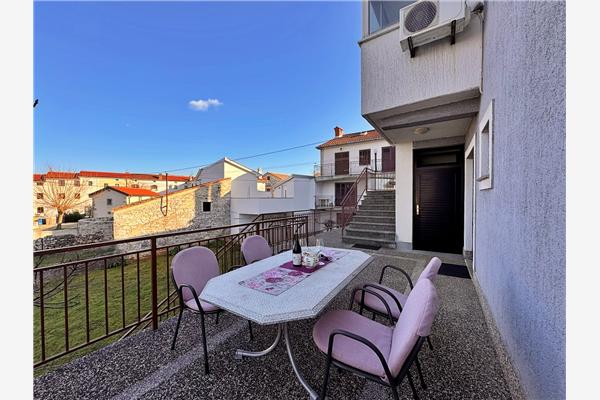 Apartment A1, for 5 persons