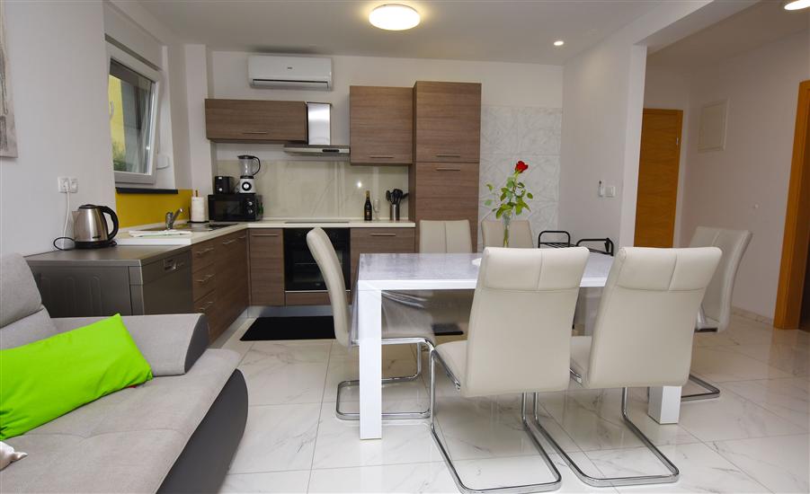 Apartment A1, for 5 persons