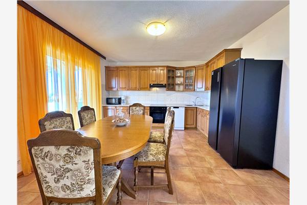 Apartment A1, for 5 persons