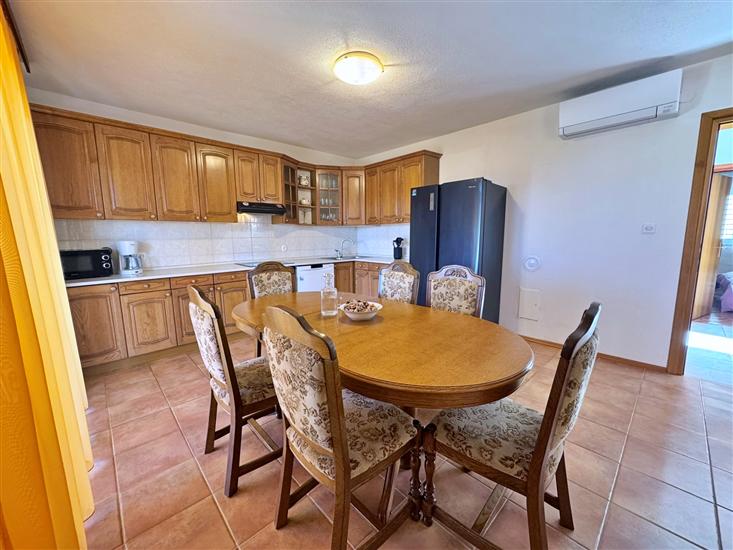 Apartment A1, for 5 persons