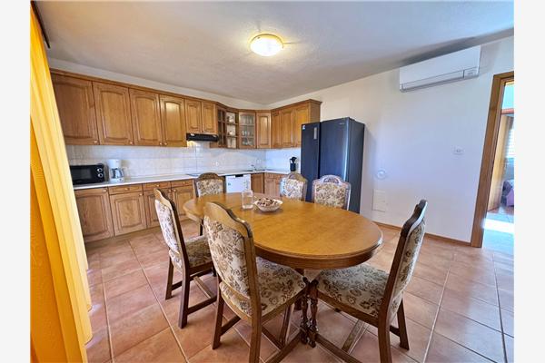 Apartment A1, for 5 persons