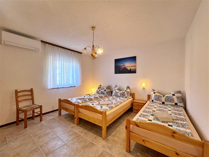 Apartment A1, for 5 persons