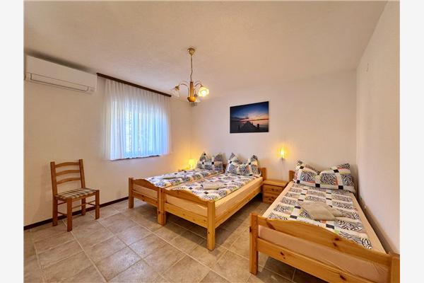 Apartment A1, for 5 persons