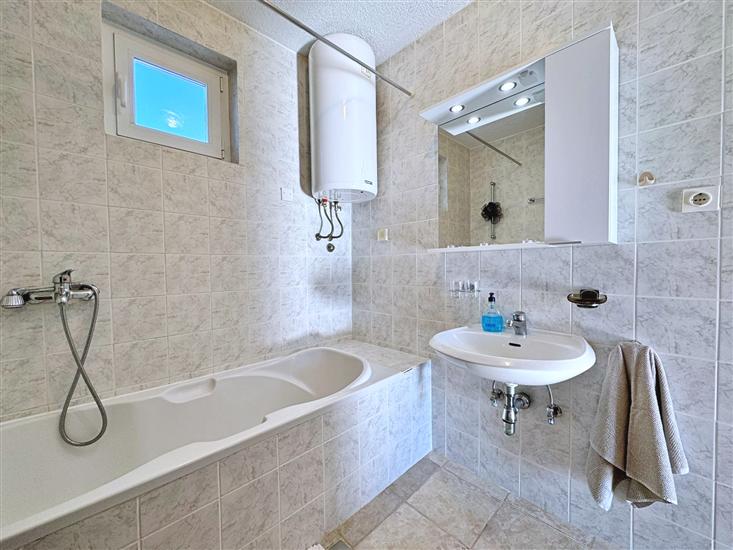 Apartment A1, for 5 persons