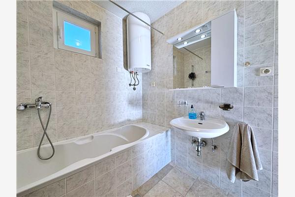 Apartment A1, for 5 persons