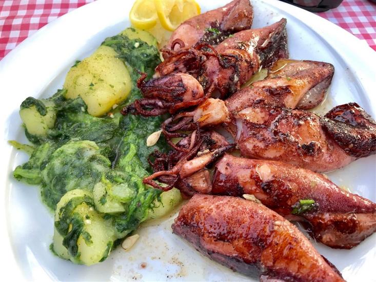 Apartments Mandre near sea