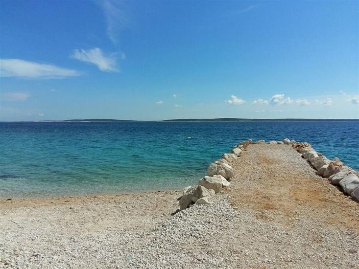 Apartments Mandre near sea