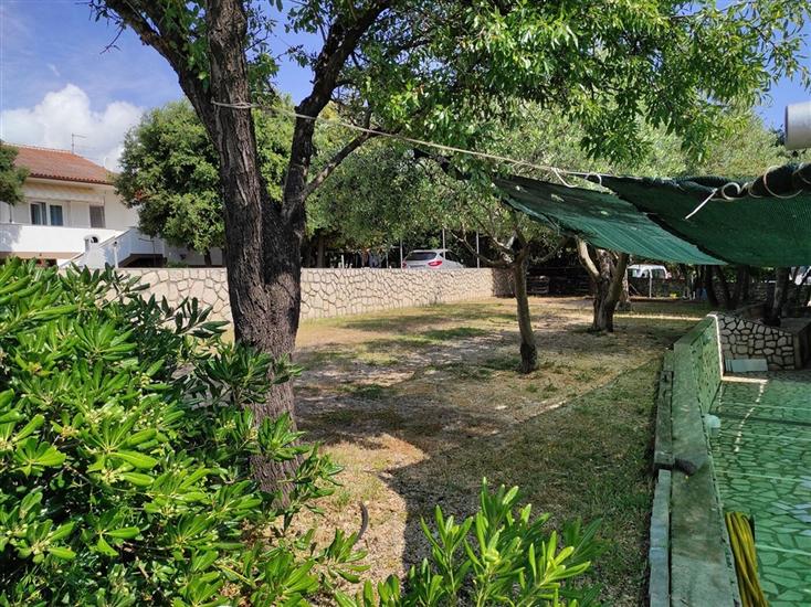 Apartments Mandre near sea