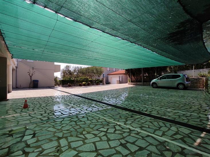 Apartments Mandre near sea