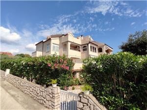 Apartments Mandre near sea , Size 35.00 m2, Airline distance to the sea 25 m, Airline distance to town centre 500 m