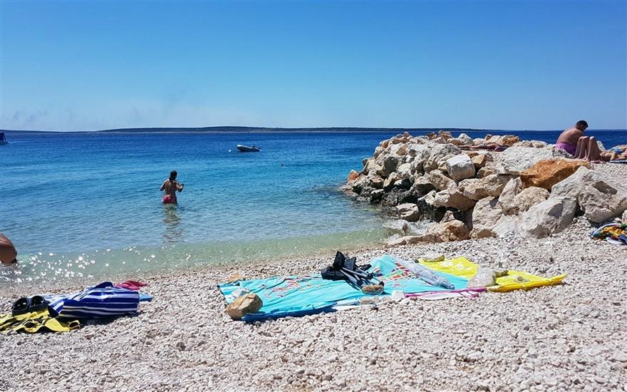 Apartments Mandre near sea