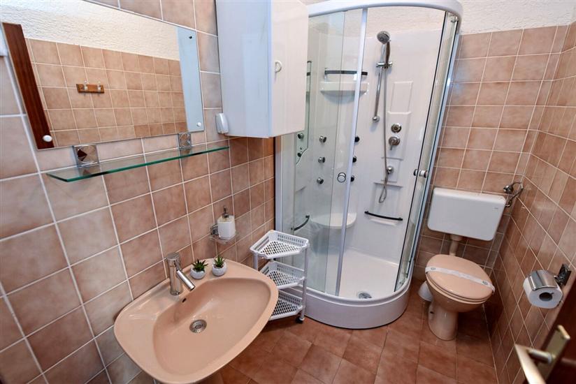 Apartment A2, for 6 persons