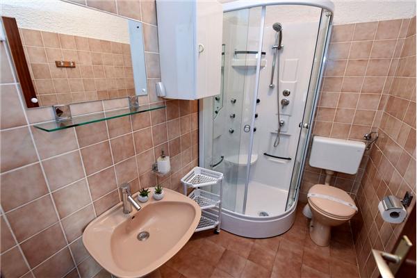 Apartment A2, for 6 persons