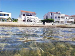 Apartments HRESTAK Privlaka (Zadar), Size 49.00 m2, Airline distance to the sea 20 m