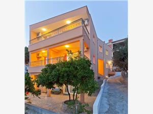 Apartments Branka Podgora, Size 50.00 m2, Airline distance to the sea 200 m, Airline distance to town centre 50 m