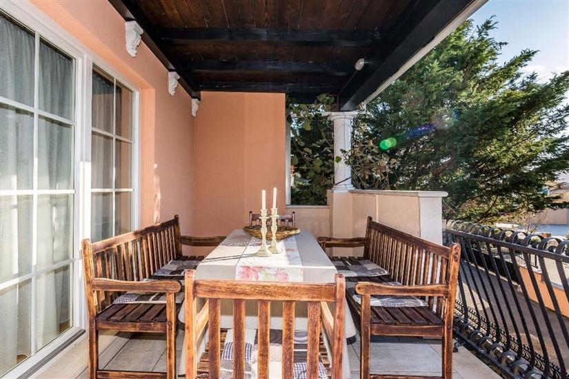 Apartment A6, for 8 persons