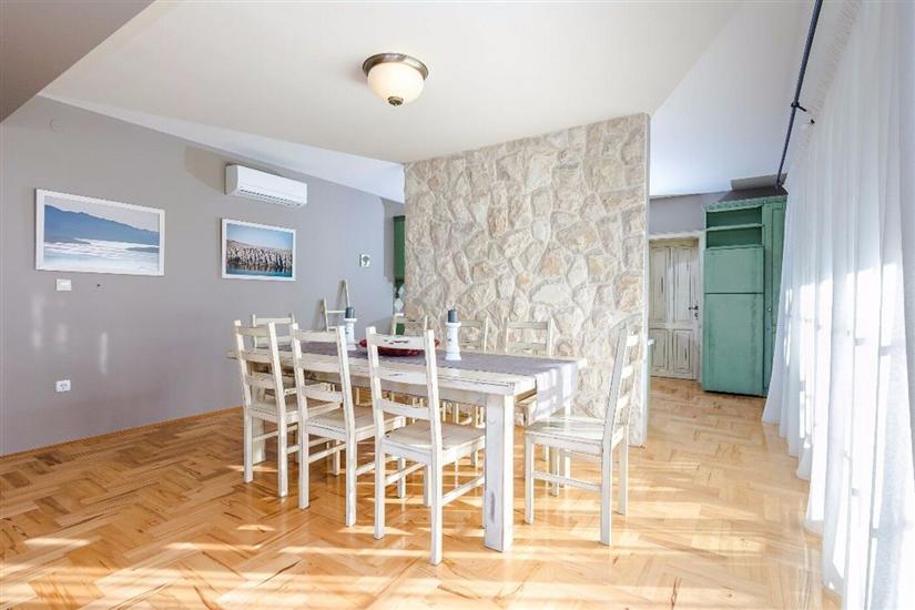 Apartment A6, for 8 persons