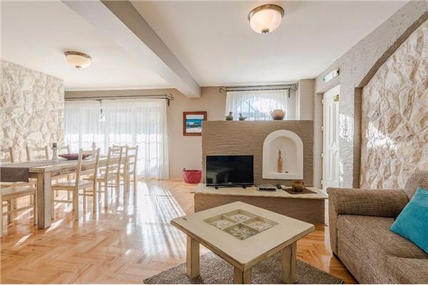 Apartment A6, for 8 persons