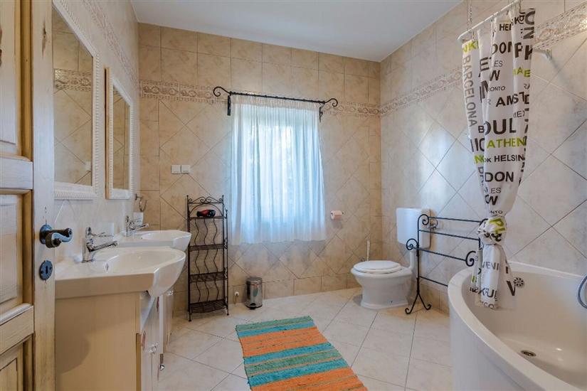 Apartment A6, for 8 persons