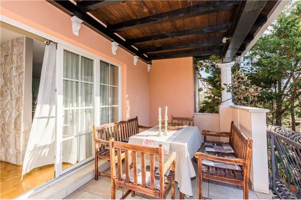 Apartment A6, for 8 persons