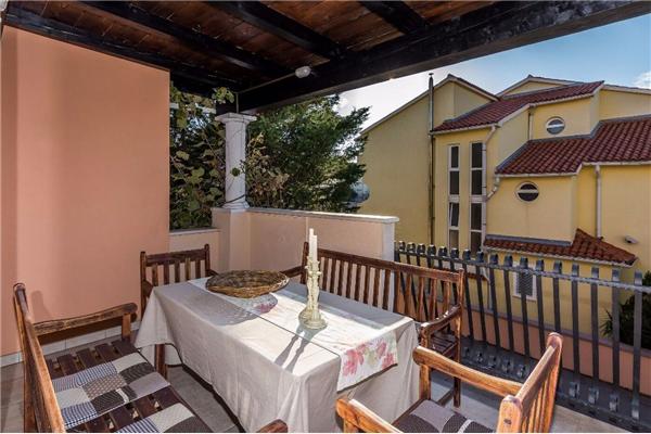 Apartment A6, for 8 persons