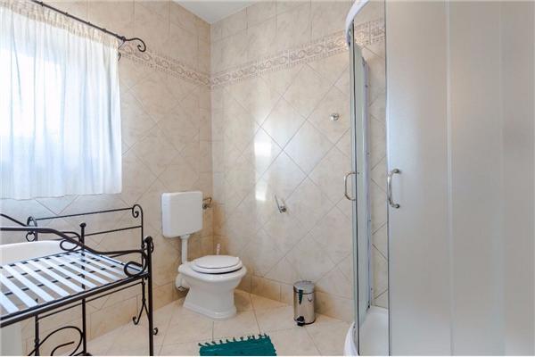 Apartment A6, for 8 persons