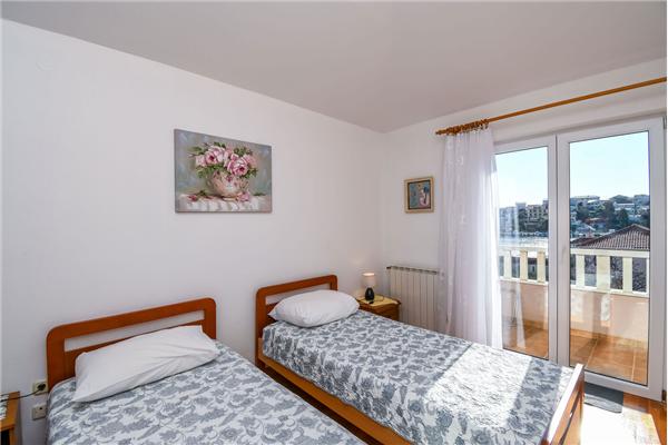 Apartment A1, for 5 persons