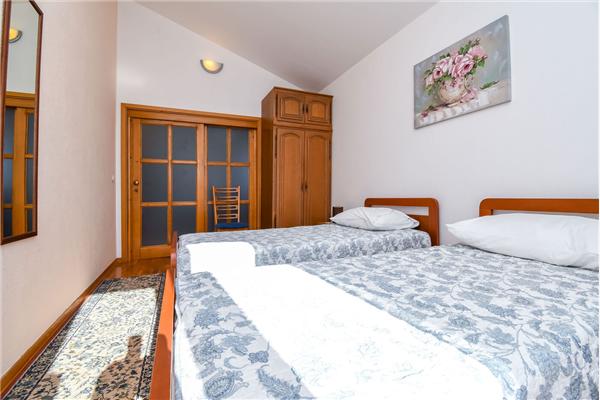 Apartment A1, for 5 persons