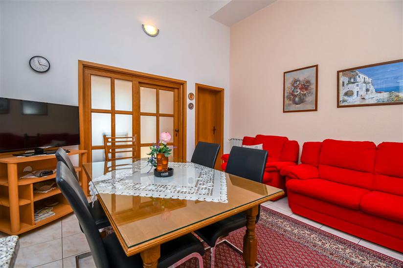 Apartment A1, for 5 persons