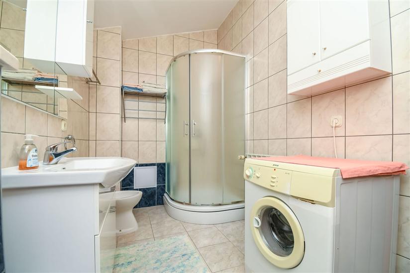 Apartment A1, for 5 persons