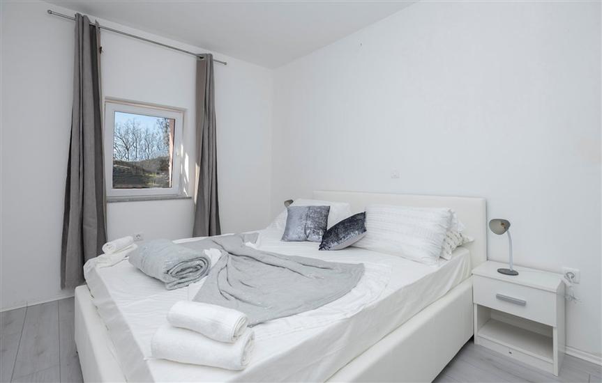 Hiša K1, na 10 osebe