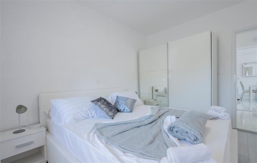 Hiša K1, na 10 osebe