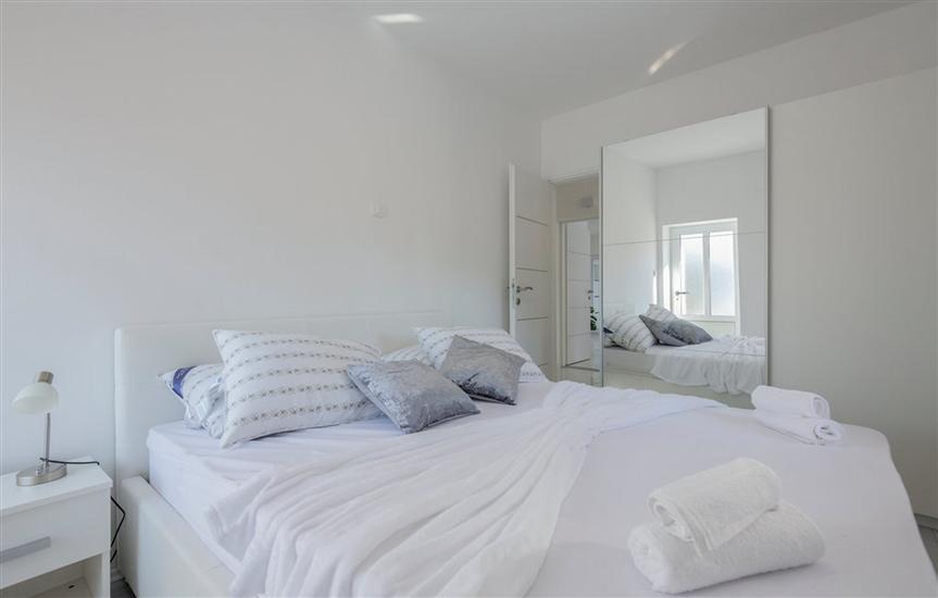 Hiša K1, na 10 osebe