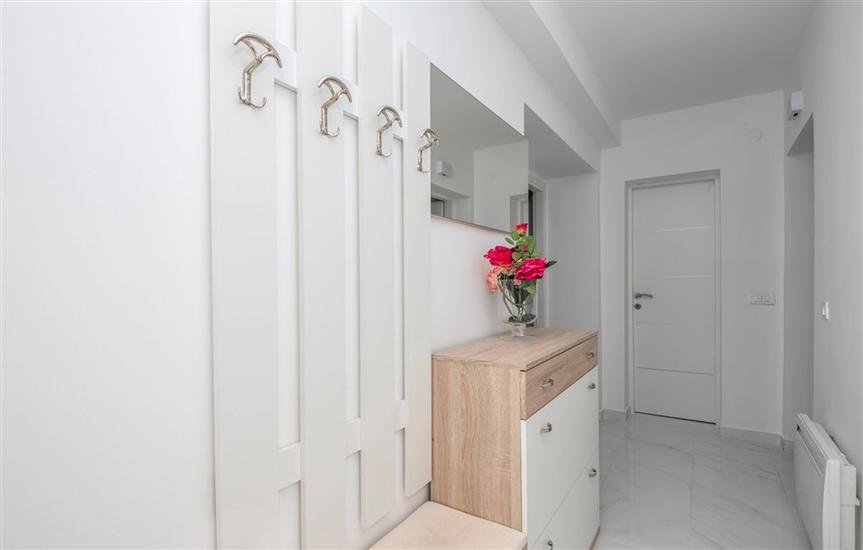 Hiša K1, na 10 osebe