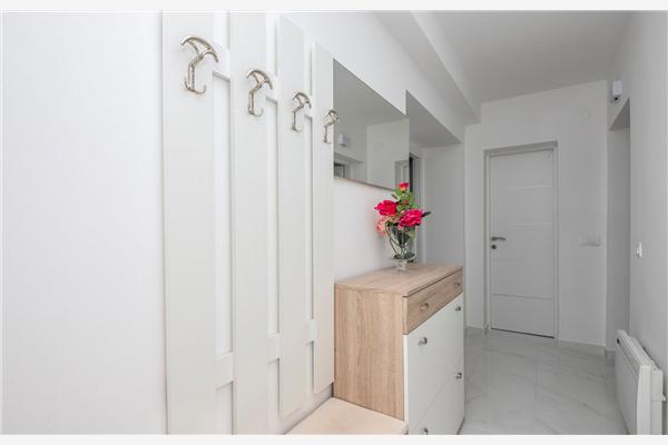 Hiša K1, na 10 osebe