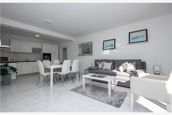 Hiša K1, na 10 osebe