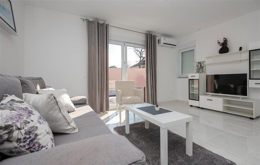 Hiša K1, na 10 osebe