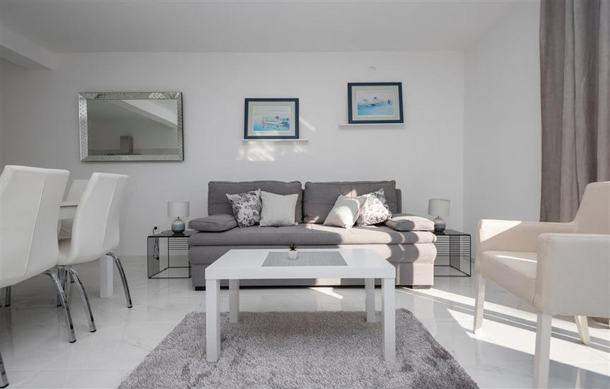 Hiša K1, na 10 osebe