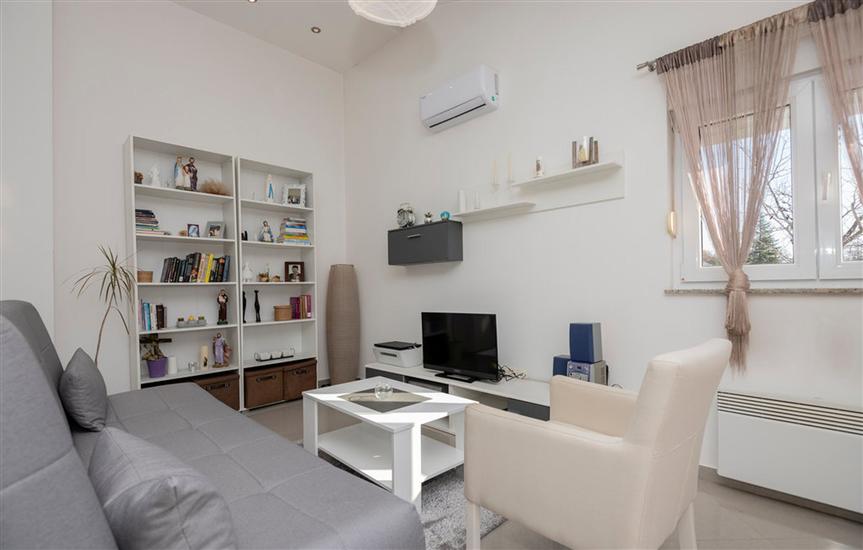 Hiša K1, na 10 osebe