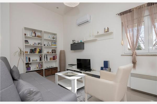 Hiša K1, na 10 osebe