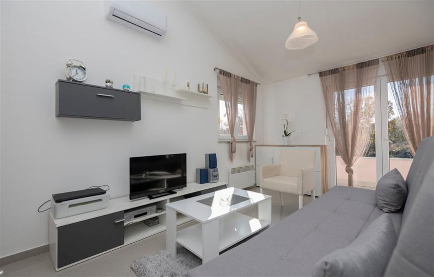 Hiša K1, na 10 osebe