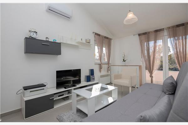 Hiša K1, na 10 osebe