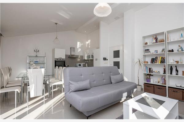 Hiša K1, na 10 osebe